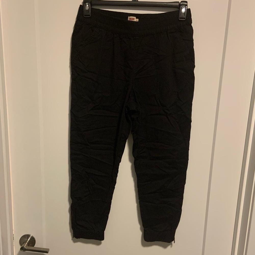 Levi’s black zipper hem jogger size M